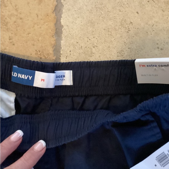 Old Navy Dark Blue Flat Front Shorts-jogger 8” inseam-SZ M
@2 - Picture 3 of 4